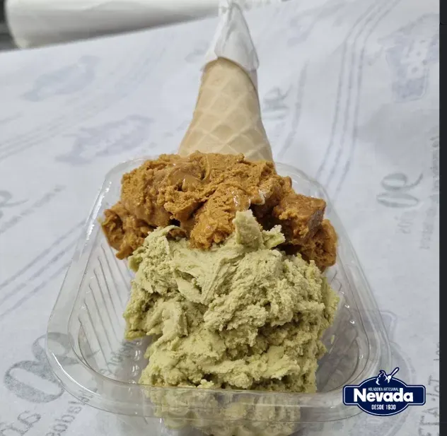 Cucurucho de pistacho con dulce de leche